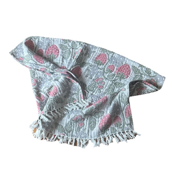 Envogue Dreamy Cotton Gauze Throw Blanket Quilt Strawberry Floral Print 50x60” - Picture 3 of 10